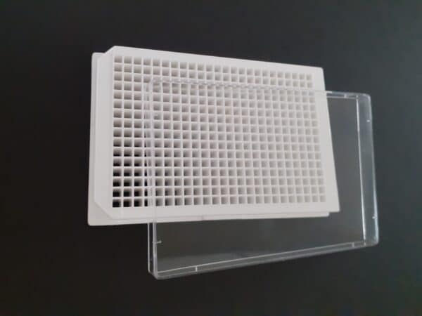 Tissue culture treated White solid transparent bottom 384 well plate with lid