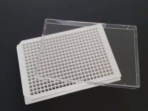 Tissue culture treated White transparent bottom 384 well plate with lid