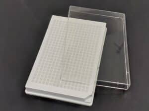 Tissue culture treated white 384 well plate with lid